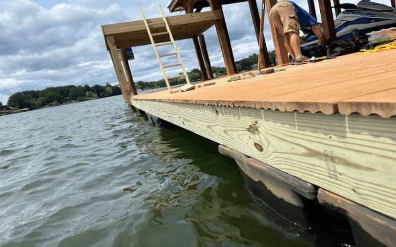 new-dock-build-on-Lake-Hickory