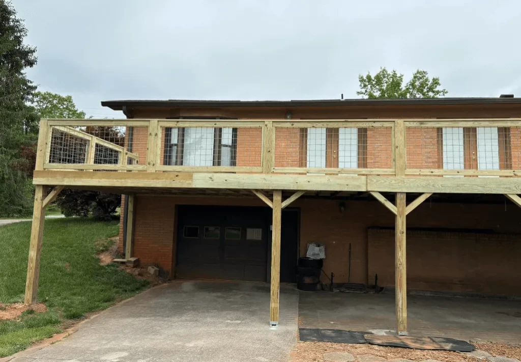 wood-deck-with-cattle-fence-railings