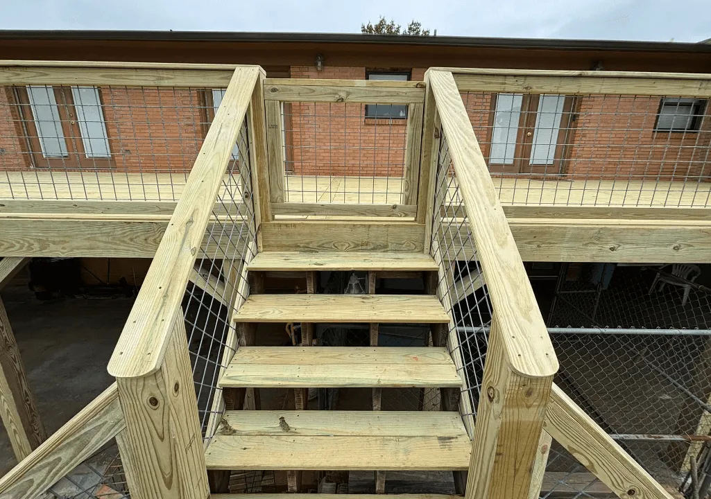 wood-deck-with-cattle-fence-railings-2