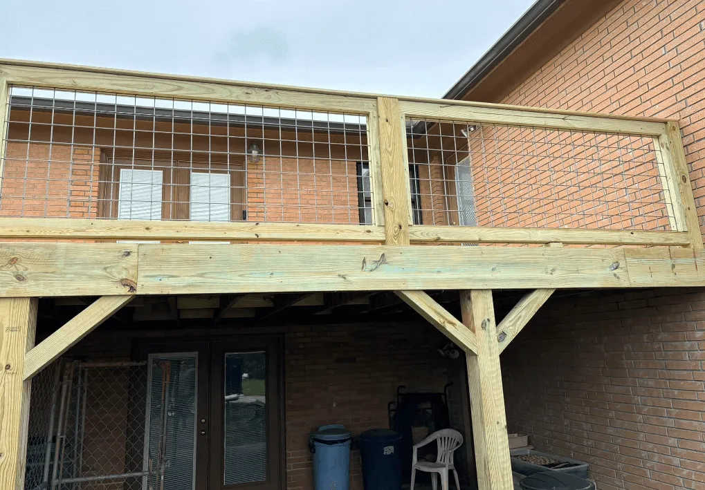 wood-deck-with-cattle-fence-railings-7